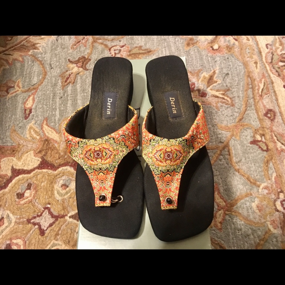 Derin Women’s Thong Sandals